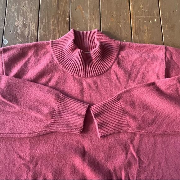 Norm Thompson Portland Oregon Vintage Cashmere Pink Sweater - Picture 2 of 6